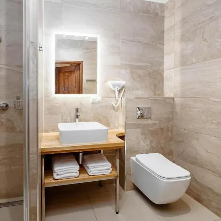 - - Mountain View Apartment